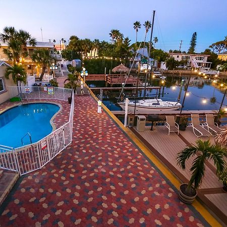 Bay Palms Waterfront Resort - Hotel And Marina سانت بيتي بيتش المظهر الخارجي الصورة