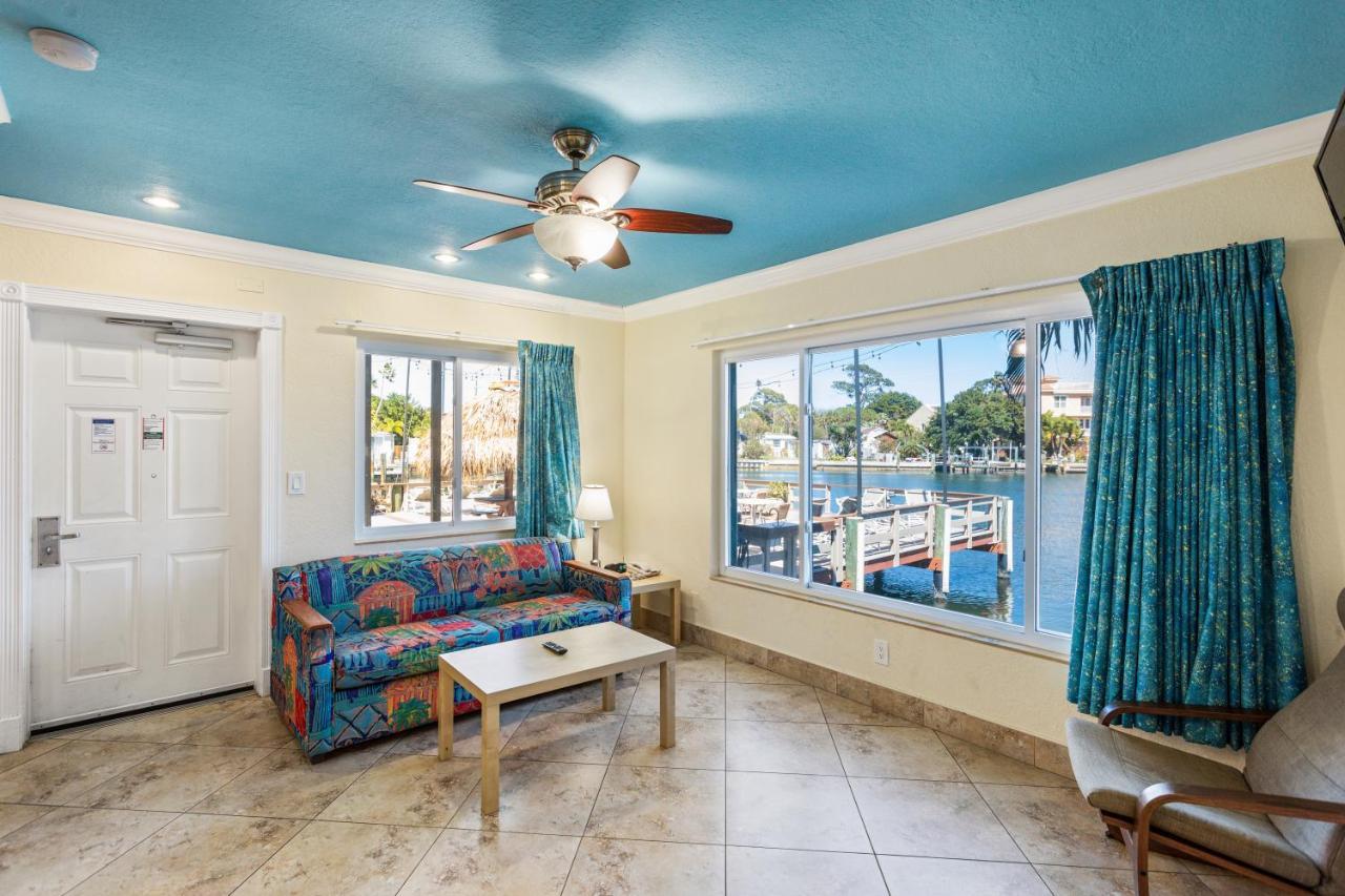Bay Palms Waterfront Resort - Hotel And Marina سانت بيتي بيتش المظهر الخارجي الصورة