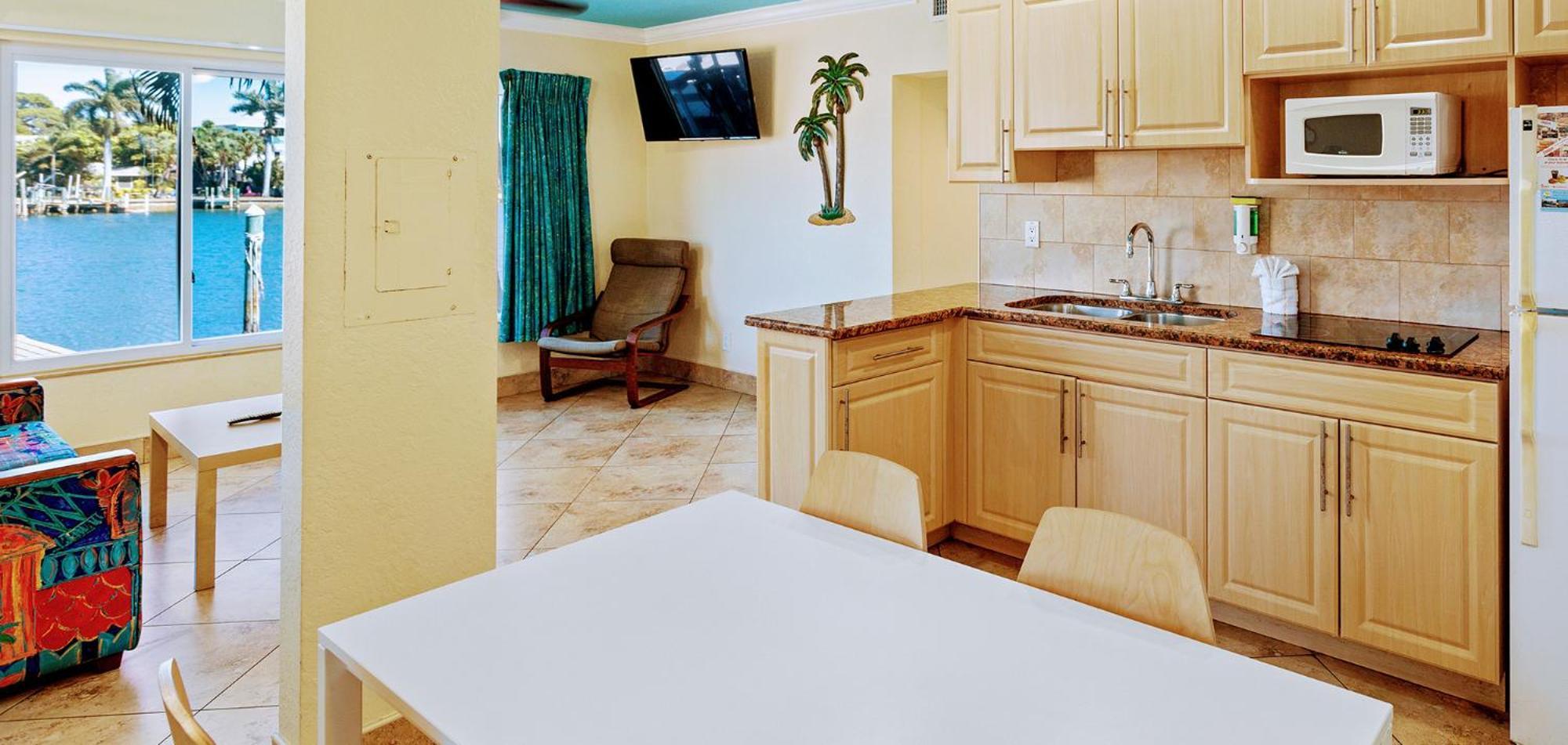 Bay Palms Waterfront Resort - Hotel And Marina سانت بيتي بيتش الغرفة الصورة
