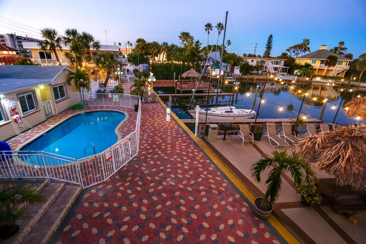 Bay Palms Waterfront Resort - Hotel And Marina سانت بيتي بيتش المظهر الخارجي الصورة