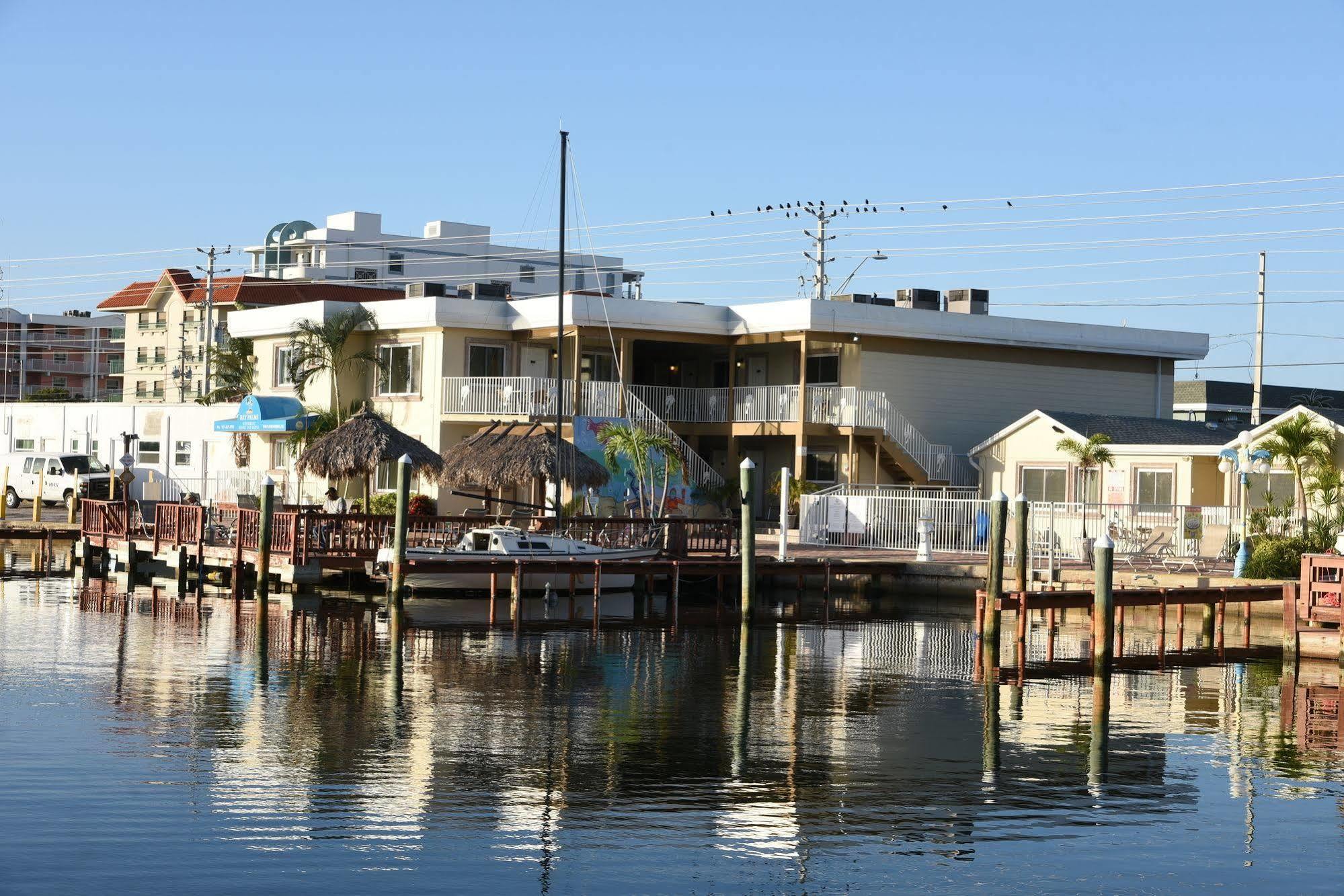 Bay Palms Waterfront Resort - Hotel And Marina سانت بيتي بيتش المظهر الخارجي الصورة